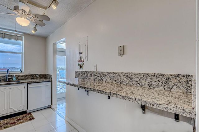 108 Paradise Harbour Boulevard 512, North Palm Beach, FL 33408