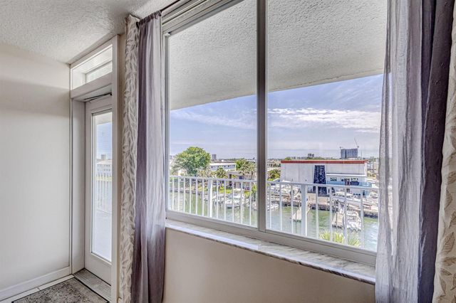 108 Paradise Harbour Boulevard 512, North Palm Beach, FL 33408