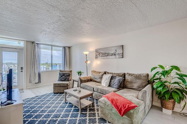 108 Paradise Harbour Boulevard 512, North Palm Beach, FL 33408