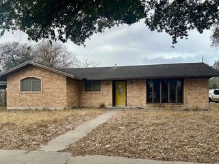 903 Lyndale St, Kingsville, TX 78363