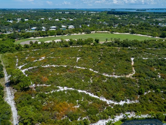 2405 Pine Valley Road SW, Vero Beach, FL 32962
