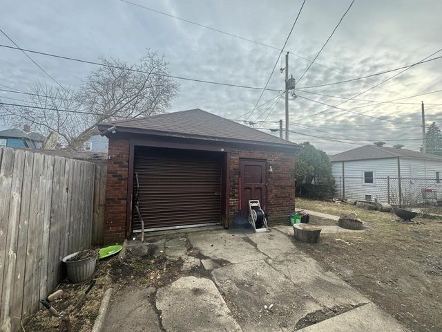 2009 Slauson AVENUE, Racine, WI 53403