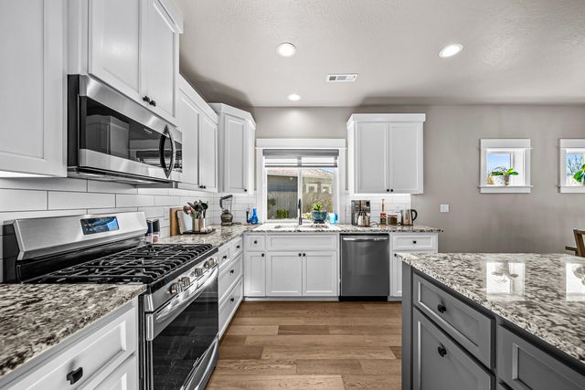 114 Connecticut Court, Medford, OR 97504