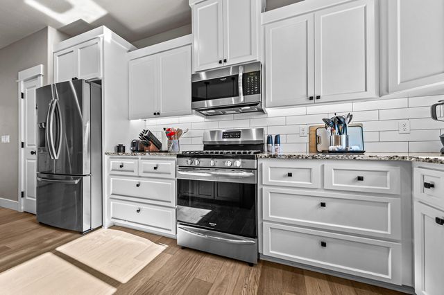 114 Connecticut Court, Medford, OR 97504