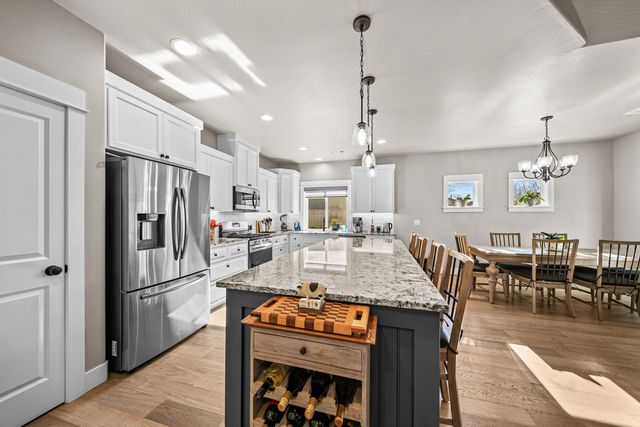 114 Connecticut Court, Medford, OR 97504