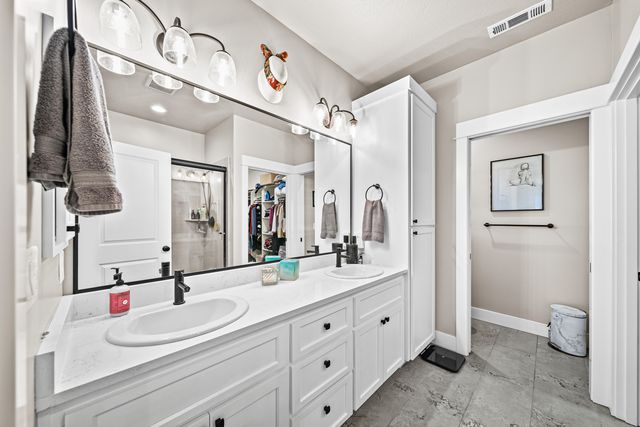 114 Connecticut Court, Medford, OR 97504