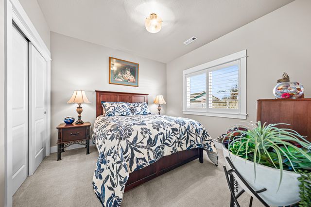 114 Connecticut Court, Medford, OR 97504