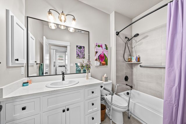 114 Connecticut Court, Medford, OR 97504