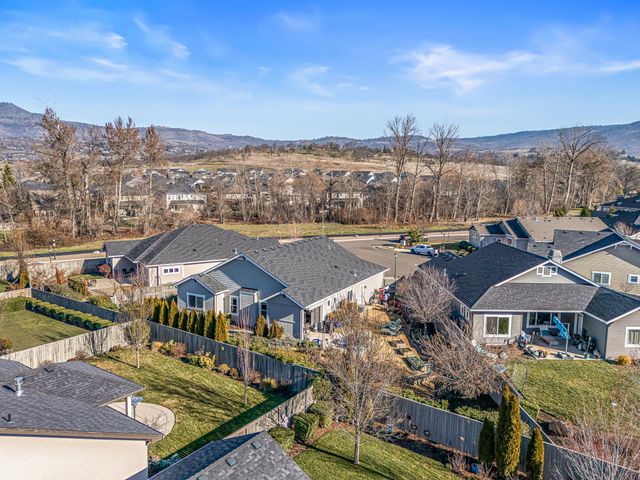 114 Connecticut Court, Medford, OR 97504