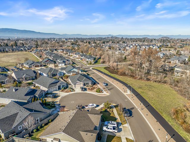 114 Connecticut Court, Medford, OR 97504