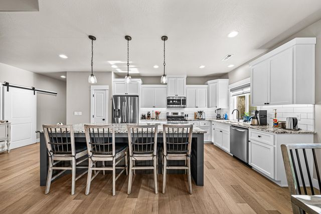 114 Connecticut Court, Medford, OR 97504