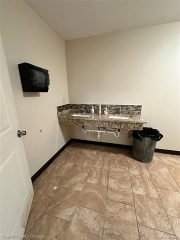 21562 Schoolcraft, Detroit, MI 48223