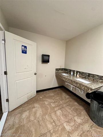 21562 Schoolcraft, Detroit, MI 48223