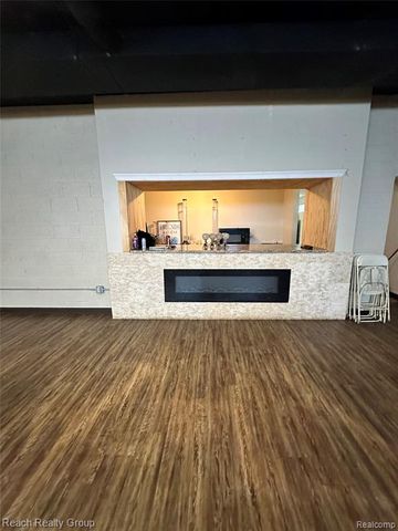 21562 Schoolcraft, Detroit, MI 48223