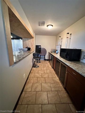 21562 Schoolcraft, Detroit, MI 48223