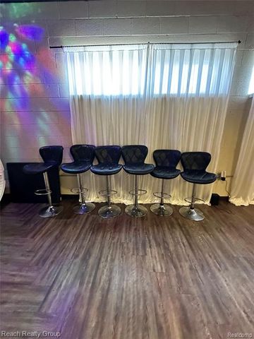 21562 Schoolcraft, Detroit, MI 48223