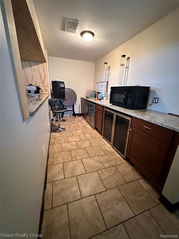 21562 Schoolcraft, Detroit, MI 48223