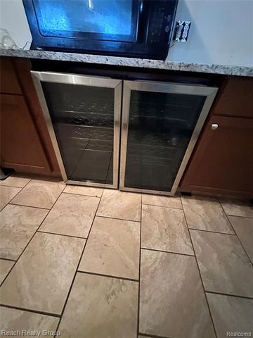 21562 Schoolcraft, Detroit, MI 48223