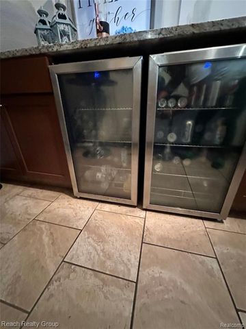 21562 Schoolcraft, Detroit, MI 48223