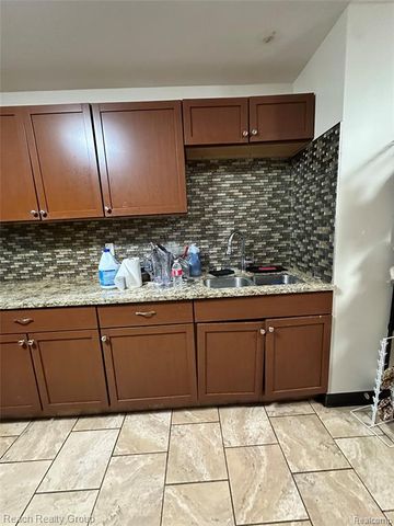 21562 Schoolcraft, Detroit, MI 48223