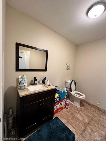 21562 Schoolcraft, Detroit, MI 48223