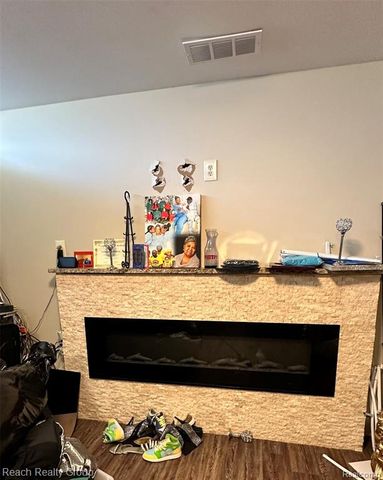 21562 Schoolcraft, Detroit, MI 48223