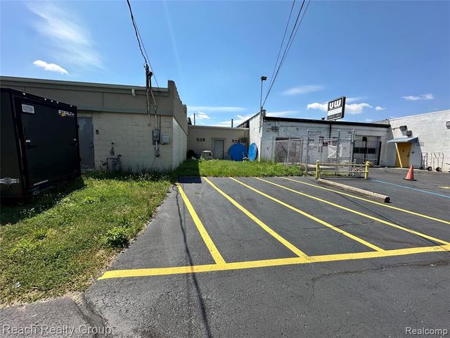 21562 Schoolcraft, Detroit, MI 48223