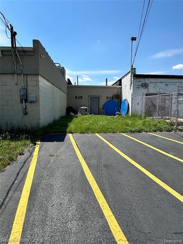 21562 Schoolcraft, Detroit, MI 48223