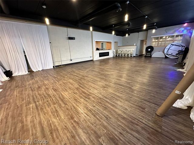 21562 Schoolcraft, Detroit, MI 48223