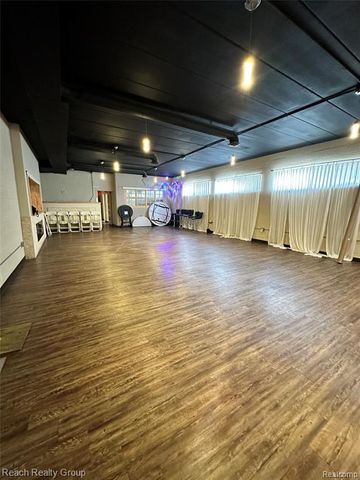 21562 Schoolcraft, Detroit, MI 48223