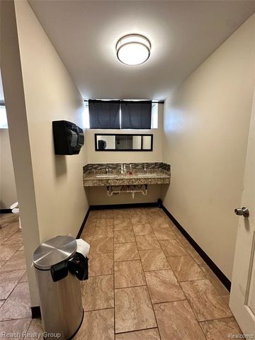 21562 Schoolcraft, Detroit, MI 48223