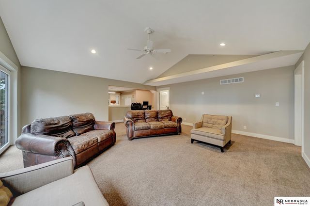 195 N 148th Street, Lincoln, NE 68527