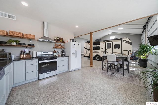 195 N 148th Street, Lincoln, NE 68527