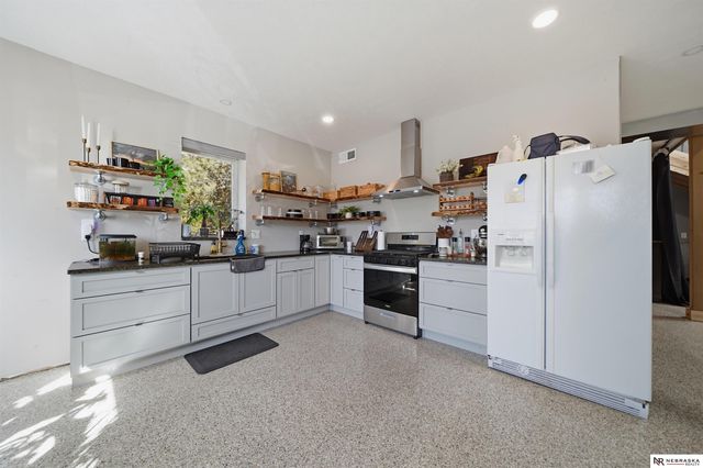 195 N 148th Street, Lincoln, NE 68527