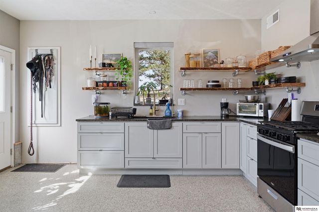 195 N 148th Street, Lincoln, NE 68527