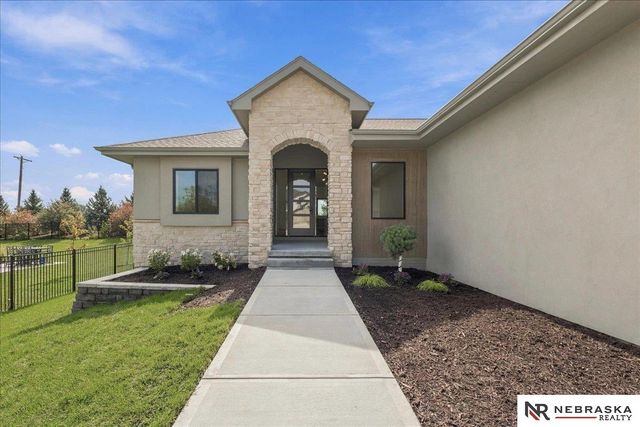 21007 E Street, Omaha, NE 68022