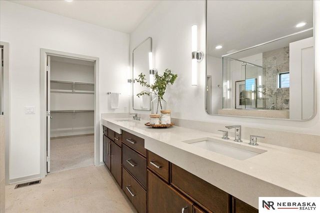 21007 E Street, Omaha, NE 68022
