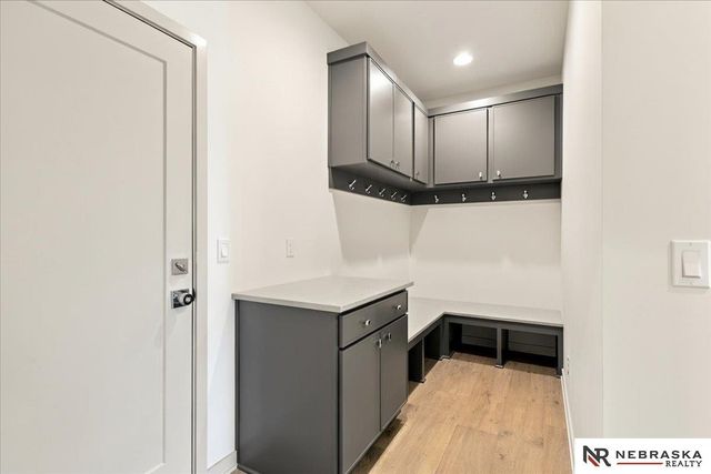 21007 E Street, Omaha, NE 68022