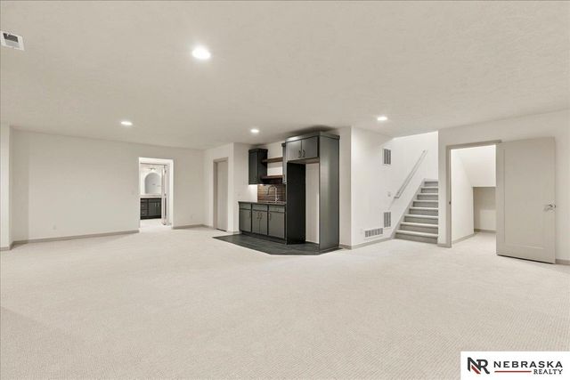 21007 E Street, Omaha, NE 68022