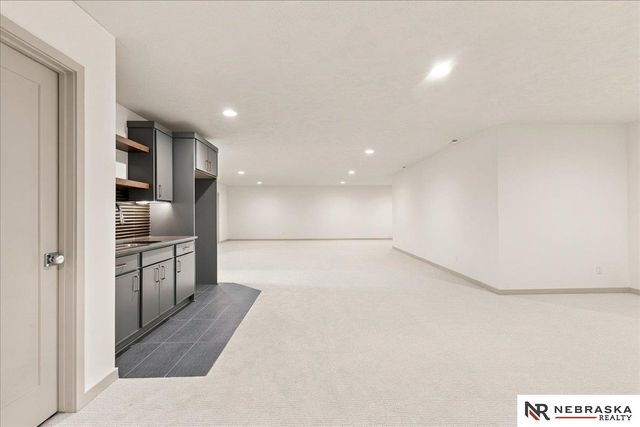 21007 E Street, Omaha, NE 68022
