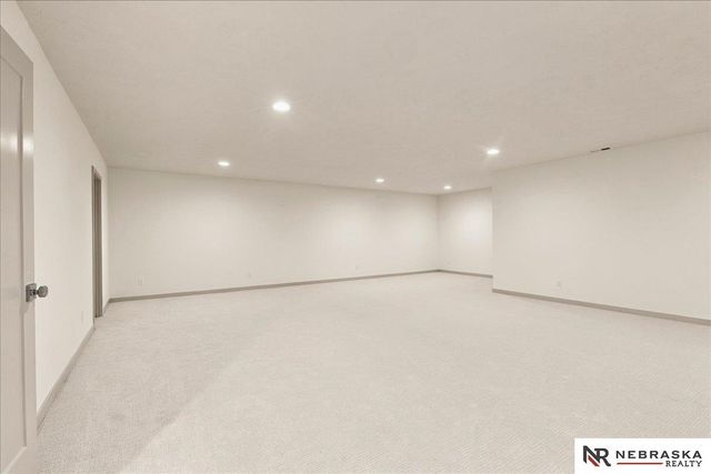 21007 E Street, Omaha, NE 68022