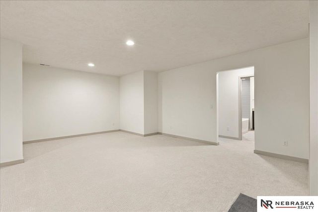 21007 E Street, Omaha, NE 68022