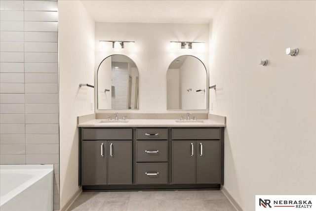 21007 E Street, Omaha, NE 68022