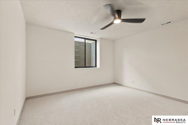 21007 E Street, Omaha, NE 68022