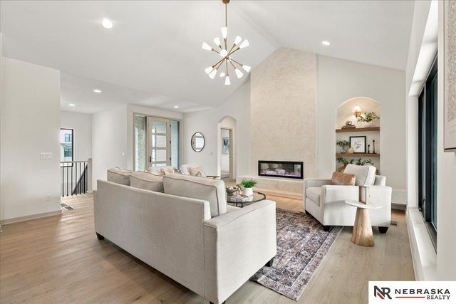 21007 E Street, Omaha, NE 68022