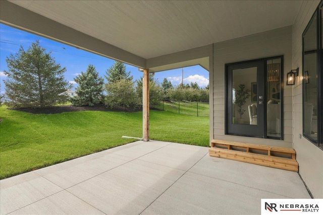 21007 E Street, Omaha, NE 68022
