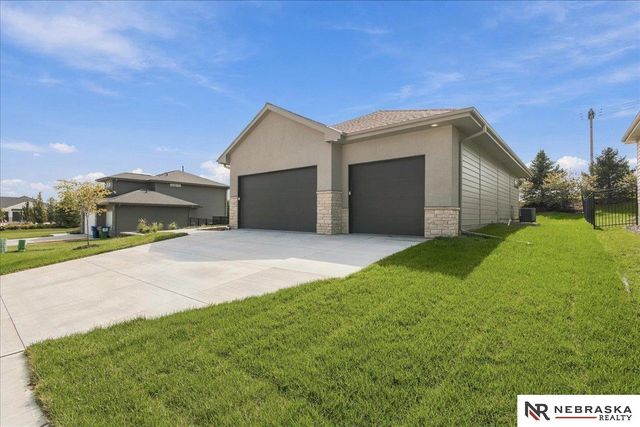 21007 E Street, Omaha, NE 68022