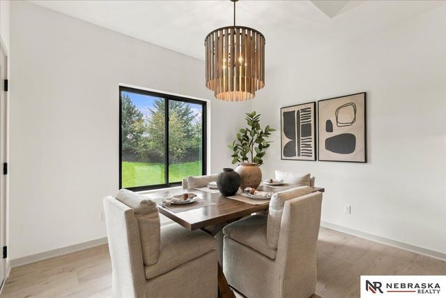 21007 E Street, Omaha, NE 68022