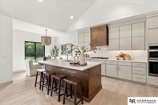 21007 E Street, Omaha, NE 68022