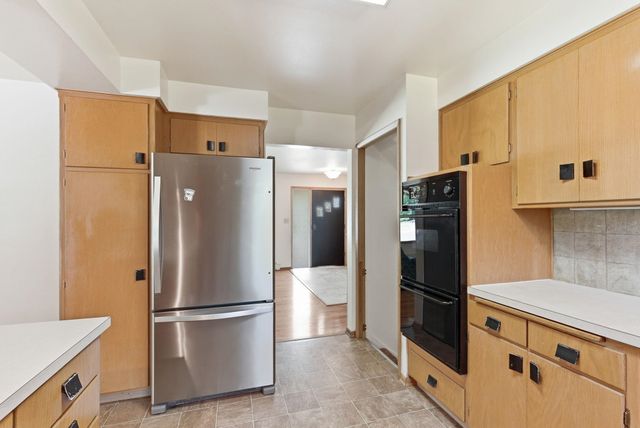 903 W HAWTHORNE Rd, Spokane, WA 99218